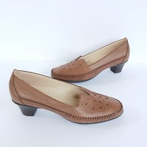 SAS Sonyo Leather Slip On Heels Size 7 Narrow